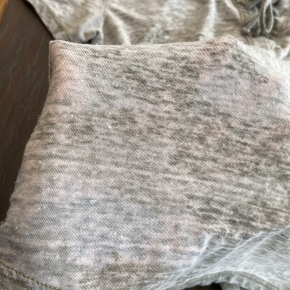 American Eagle camo T-shirt in size extra small with tie front. - Picture 7 of 8